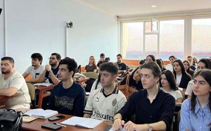 Rus İqtisad Məktəbində insan haqları üzrə mühazirə keçirilib